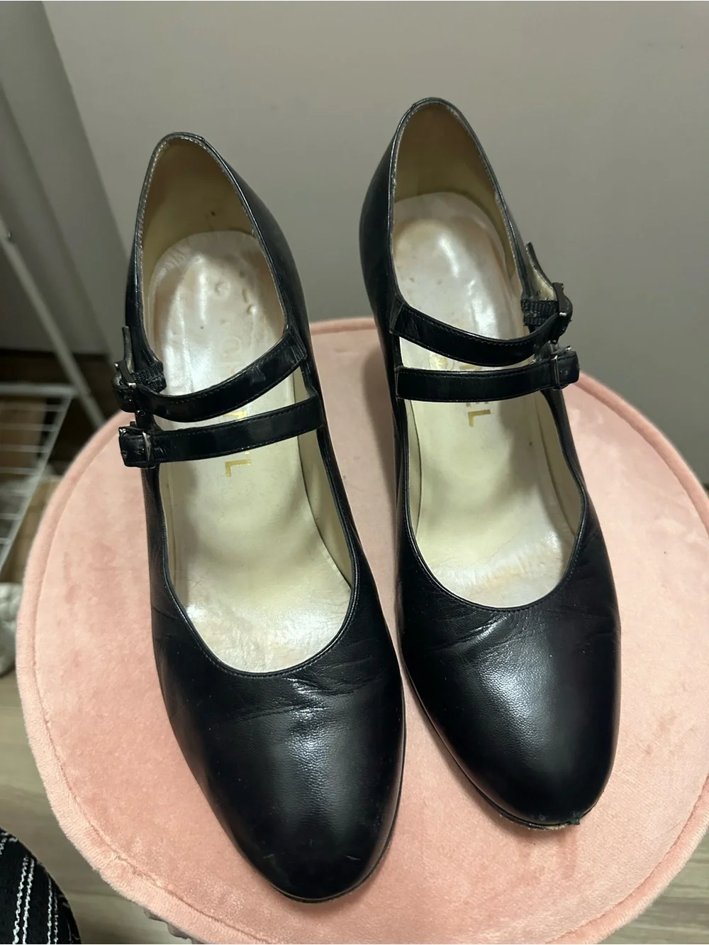 CHANEL elegant black